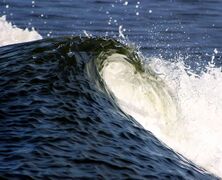 Waves: breaking wave in a ship's wake