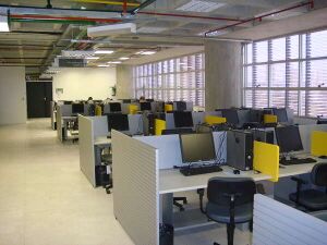 Shared office space for postgraduate students (Master/ PhD) at UFABC.