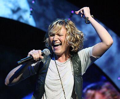 Singer Jennifer Nettles